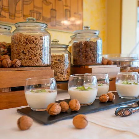 Tiffany's Szálloda 3*