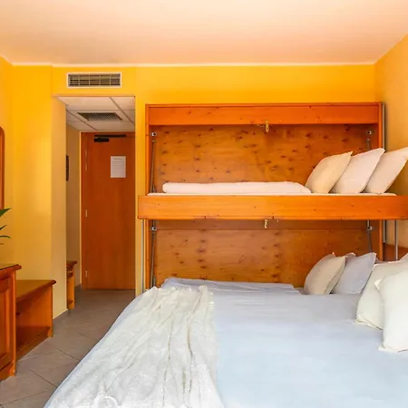 ホテル Tiffany's 3*