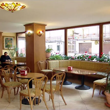 Tiffany's ホテル 3*